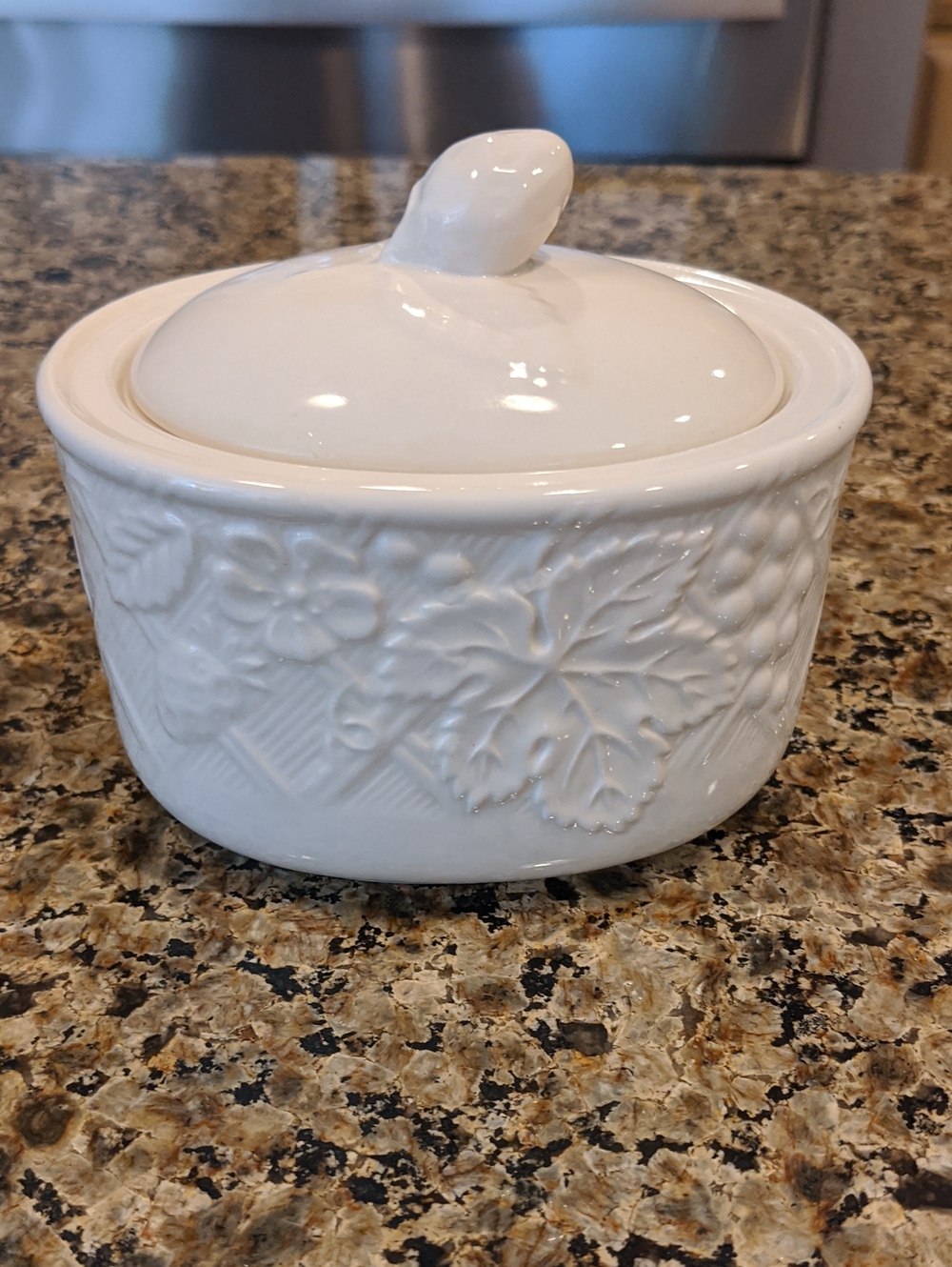 Mikasa ENGLISH COUNTRYSIDE (White) Sugar Bowl & Lid